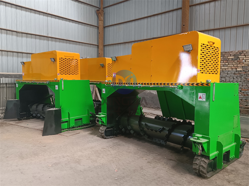 技术人员对有机肥设备履带翻抛机安装指导要点