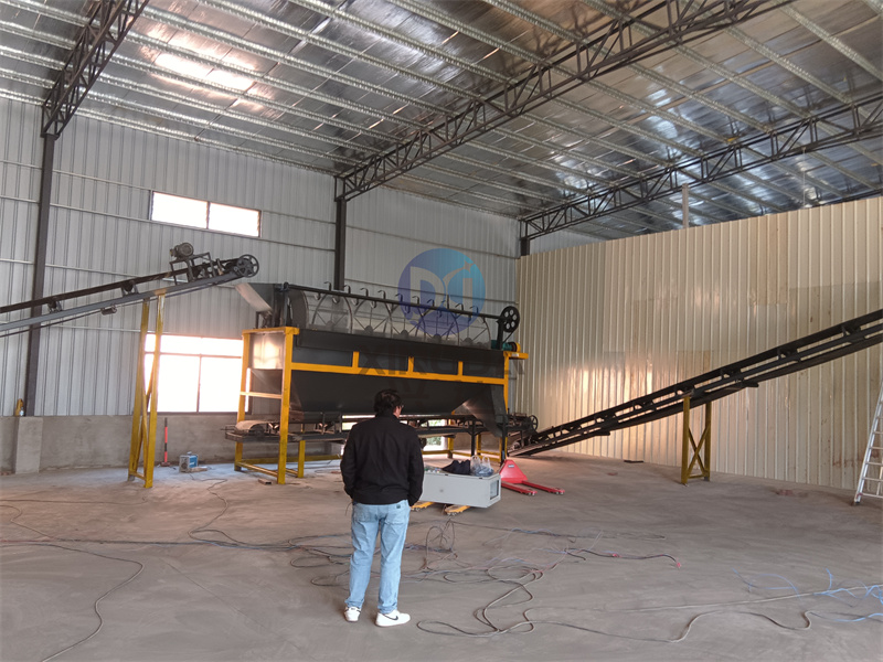 �������ֻ��2000ƽ���ܽ�һ��С���л����ϳ���